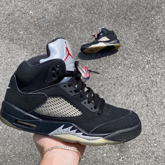 Jordan 5 black mettalic size 9 (2016)